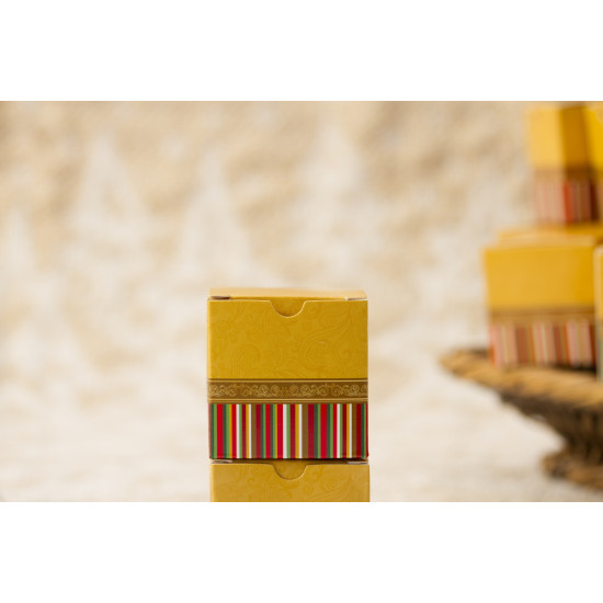 Paquete de 10 cajas de regalos para bombón o petit four modelo alegría dorada Paquete de 10 cajas de regalos para bombón o petit four modelo alegría dorada
