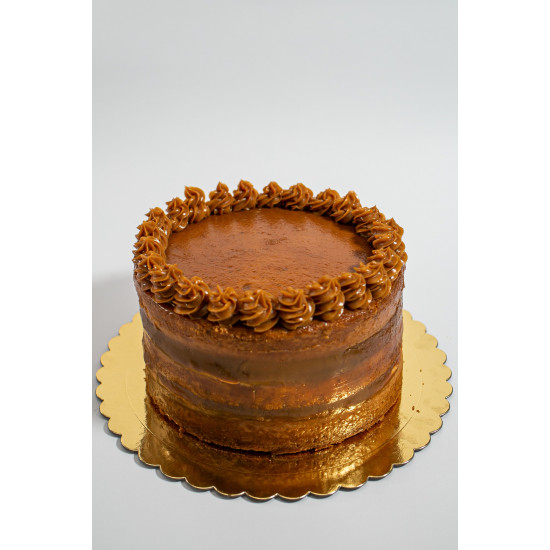 Torta de Vainilla con Arequipe Pequeña de Petit Petit Torta de Vainilla con Arequipe Pequeña de Petit Petit