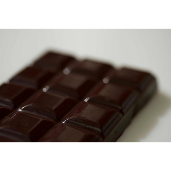 Barra de chocolate oscuro 70% con naranjas confitadas Mantuano de 80 g Barra de chocolate oscuro 70% con naranjas confitadas Mantuano de 80 g