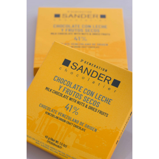 Carré de chocolate con leche 41% y frutos secos de Sander Chocolatier 45g Carré de chocolate con leche 41% y frutos secos de Sander Chocolatier 45g