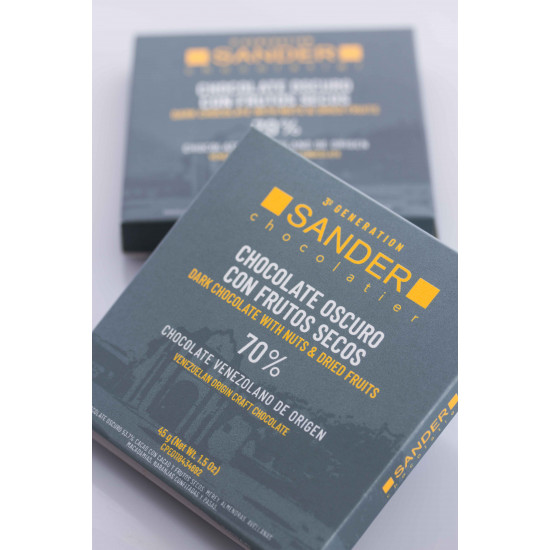 Carré de chocolate oscuro 70% con frutos secos de Sander Chocolatier Carré de chocolate oscuro 70% con frutos secos de Sander Chocolatier