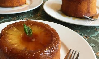 Torta de piña con sirope de ron acaramelado, de María Carolina Izquiel