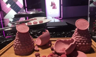 Así es ruby, el chocolate rosa perfecto para postres