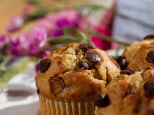 Muffins de banana con chips de chocolate